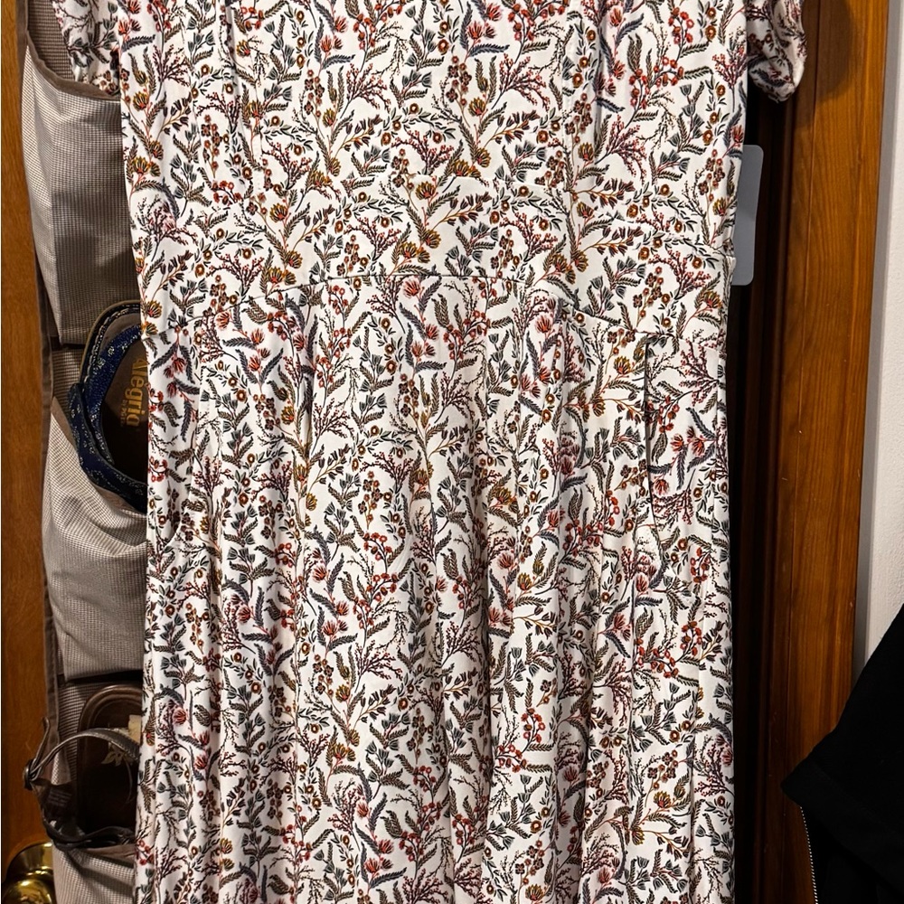 Elegant Floral Midi Dress in Cream and Red